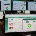 Las pantallas muestran los resultados del recuento de votos de las elecciones presidenciales del domingo en las instalaciones del Consejo Nacional Electoral en Tegucigalpa, Honduras, el jueves 4 de diciembre de 2025. Foto Ap