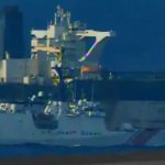 En dos operativos realizados, la Guardia Costera realizó abordajes consecutivos, de dos buques cisterna de la "flota fantasma": uno en el Atlántico Norte y otro en aguas internacionales cerca del Caribe. Foto La Hora: captura de pantalla U.S. Coast Guard