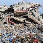 Escenas de destrucción en el campamento de refugiados de Nuseirat, en la franja de Gaza, tras los bombardeos israelíes. Foto: AFP
