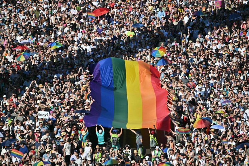 Marcha de la comunidad LGBTQ+ celebra la libertad en la ciudad de Budapest, Hungría. Foto Afp