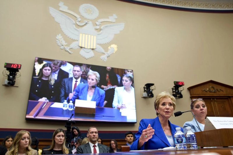 La secretaria de Educación, Linda McMahon, asiste a una audiencia del Comité de Educación y Fuerza Laboral de la Cámara de Representantes el miércoles 4 de junio de 2025 en el Capitolio de Washington. Foto Ap