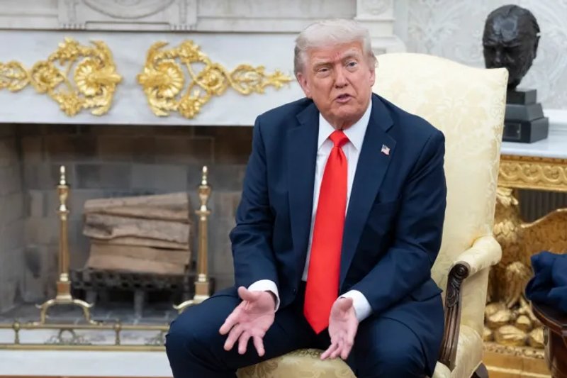 El presidente de EE.UU., Donald Trump, pidió que se intesifiquen redadas contra migrantes. EFE/EPA/CHRIS KLEPONIS / POOL