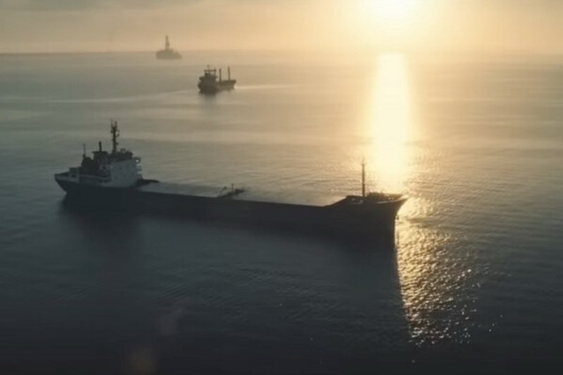 Fuentes: CTXT [Imagen: Un petrolero cruza el estrecho de Ormuz. / ABC news]