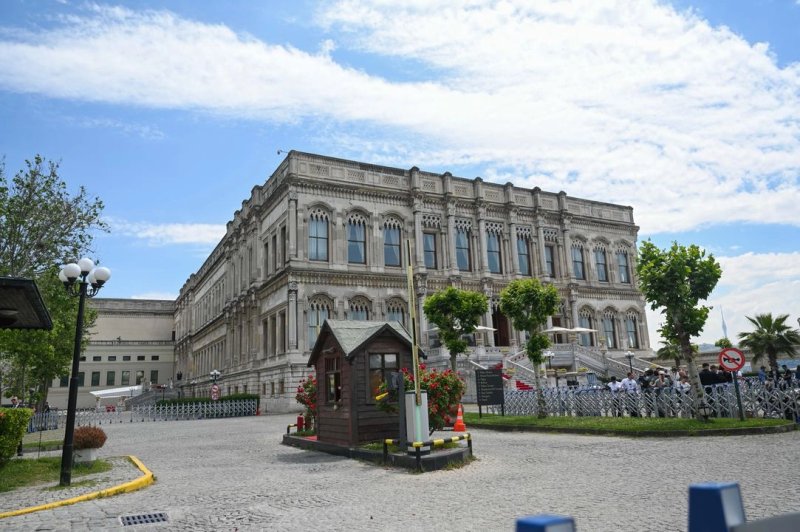 El Palacio de Ciragan, en donde se llevan a cabo las conversaciones entre Rusia y Ucrania, en Estambul, Turquía. Foto Xinhua