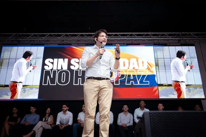 La Presidencia manifestó su solidaridad con el senador, su familia y su equipo de trabajo, y exigió una respuesta inmediata de las autoridades. Foto @MiguelUribeT