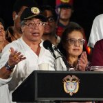 Petro propuso entonces una consulta popular con 12 preguntas para someter sus reformas al voto ciudadano. Pero la ejecución del referendo se estancó también en el Senado. Foto Afp