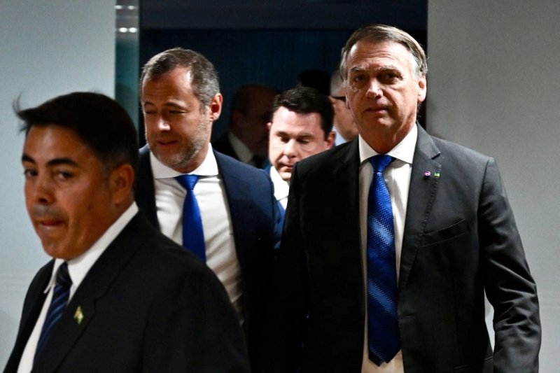 La fiscalía acusó a Bolsonaro de liderar una "organización criminal" para desconocer los resultados de los comicios de octubre de 2022 e impedir sucesión a Luiz Inácio Lula da Silva. Foto Afp