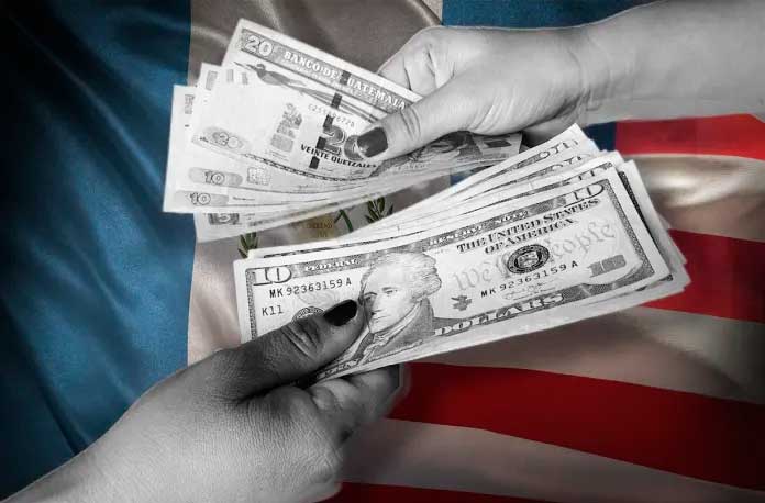 Un estudio elaborado por el Center for Global Development revela el impacto que tendría el 3.5% de impuesto sobre las remesas familiares. Arte La Hora: Víctor García