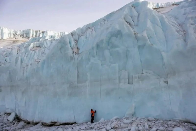 El derretimiento de los glaciares podría estar preparando silenciosamente el escenario para erupciones volcánicas más explosivas y frecuentes en el futuro, según una investigación de la Universidad de Wisconsin-Madison, EU. Foto Ap / Archivo