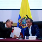 El presidente de Colombia, Gustavo Petro (d), el exministro de Relaciones Exteriores Álvaro Leyva. Foto La Hora: EFE.