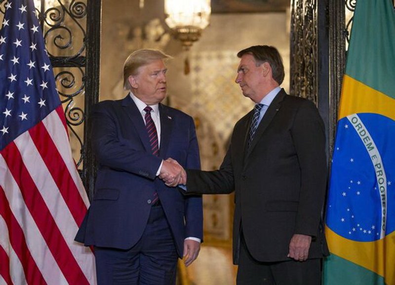 Fuentes: Derribando Muros [Imagen: Trump recibe a Bolsonaro, su fiel lacayo brasileño, en Mar a Lago (Florida) el 7 de marzo de 2020. Créditos: Alan Santos/Fotos Públicas]