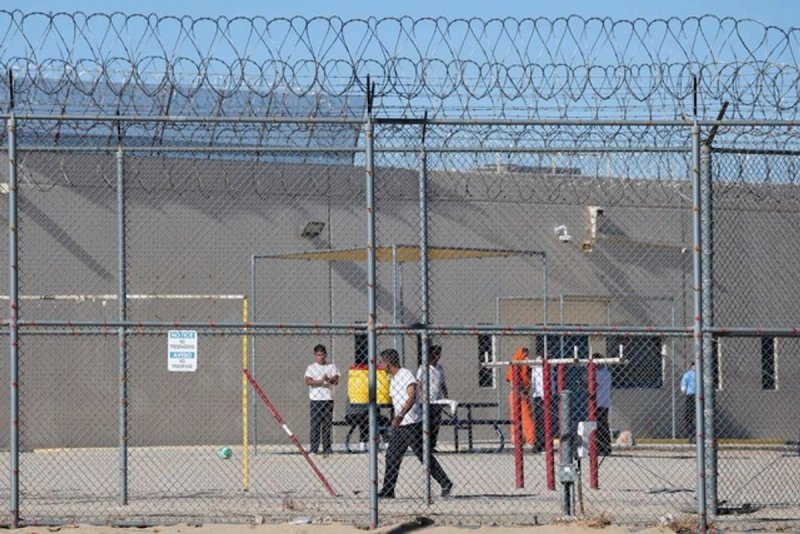 Defensores de migrantes acusan a funcionarios de inmigración de detener a personas por su raza. Foto Afp