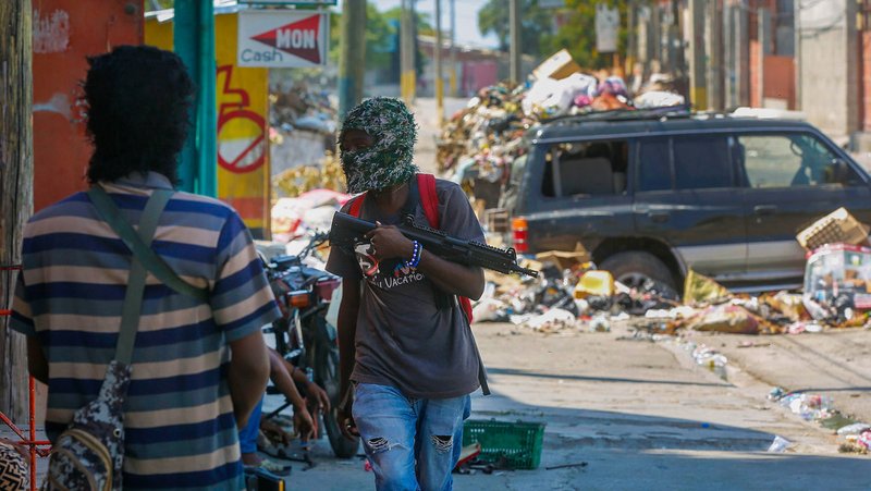 Miembros de pandillas en un barrio de Puerto Príncipe (Haití), el 11 de marzo de 2024. Odelyn Joseph / AP