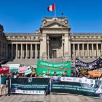 Las organizaciones empezaron a concentrarse frente al Palacio de Justicia. Foto: Aidesep.