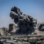 Fuentes: Voces del Mundo [Foto: la Torre Harmony de la ciudad de Gaza bombardeada por el ejército israel el 10 de septiembre de 2025 (Said M. M. T. Jaras – Agencia Anadolu)]