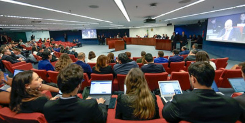 Fuentes: Rebelión / Socialismo y Democracia [Imagen: La Sala Primera del Supremo Tribunal Federal de Brasil durante la sesión en que fueron rechazadas las 'cuestiones preliminares' interpuestas por los militares golpistas el 20 de mayo de 2025. Créditos: Rosinei Coutinho/STF]