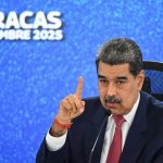 El presidente de Venezuela, Nicolás Maduro, habla durante una conferencia de prensa con medios internacionales en el Hotel Eurobuilding de Caracas el 15 de septiembre de 2025. Foto Afp