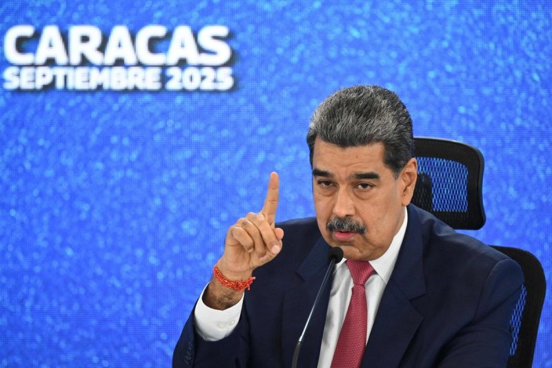 El presidente de Venezuela, Nicolás Maduro, habla durante una conferencia de prensa con medios internacionales en el Hotel Eurobuilding de Caracas el 15 de septiembre de 2025. Foto Afp