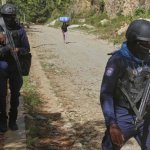 El funcionario dijo que la masacre fue provocada aparentemente por el asesinato de un líder delictivo local Cabaret, conocido como Vladimir. Foto Ap