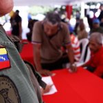 Venezolanos participan de una jornada de alistamiento a la milicia convocada por el presidente Nicolás Maduro. Maracaibo, 23 de agosto de 2025. Humberto Matheus / Sipa USA / Legion-Media