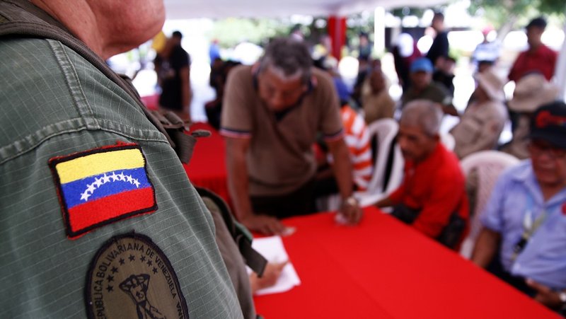 Venezolanos participan de una jornada de alistamiento a la milicia convocada por el presidente Nicolás Maduro. Maracaibo, 23 de agosto de 2025. Humberto Matheus / Sipa USA / Legion-Media