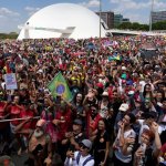 Miles de personas empezaron a manifestarse este domingo en Brasil contra una iniciativa parlamentaria que amplía la inmunidad de los legisladores y un proyecto de amnistía que podría beneficiar al ex presidente ultraderechista Jair Bolsonaro, condenado a 27 años y tres meses de cárcel por golpismo.