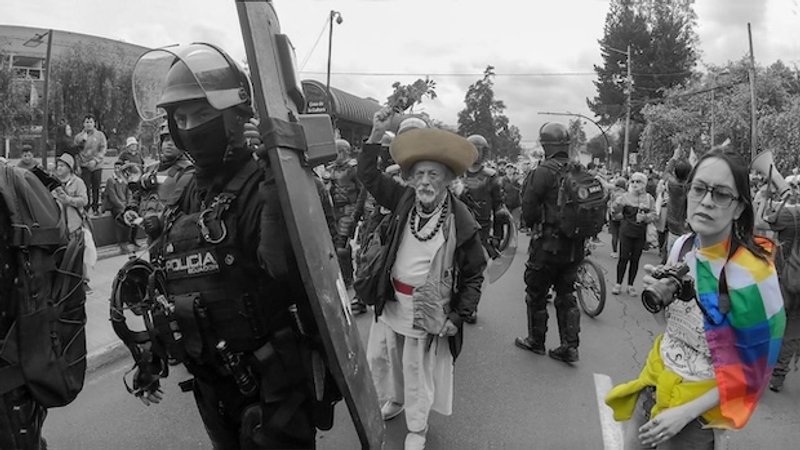 Fuentes: Rebelión - Manifestación en solidaridad con Otavalo y el paro nacional, 12 de octubre de 2025, Quito. Foto: Pocho Álvarez.