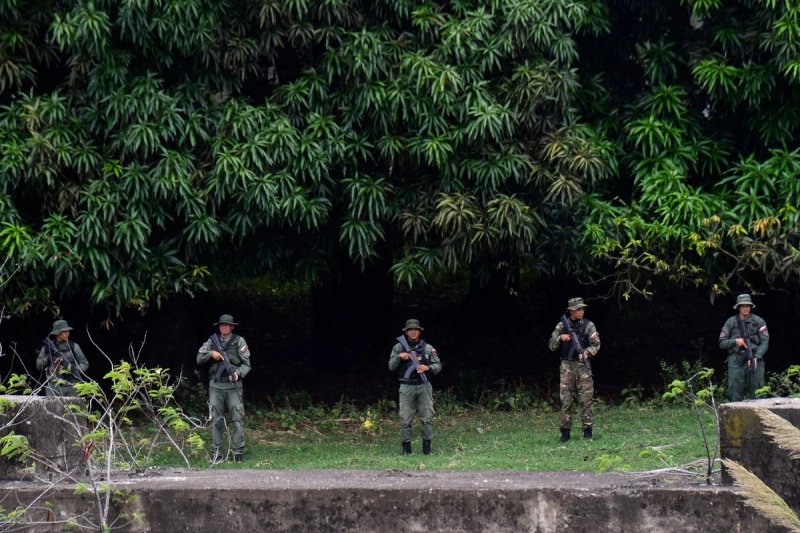 Patrulla militar venezolana alrededor del Puente Internacional Simón Bolívar, en la frontera entre Colombia y Venezuela, vista desde Villa del Rosario, Colombia, el 18 de octubre de 2025. Foto Afp