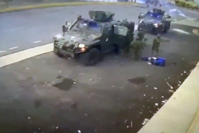 Video evidencia cuando Efraín Fueres cae por impactos de bala, es agredido y abandonado por militares. Imagen: CONAIE.