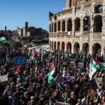 Fuentes: El Diario [Foto: Manifestación en Roma en solidaridad con Palestina el 4 de octubre de 2025 (EFE/EPA/EMANUELE VALERI)]