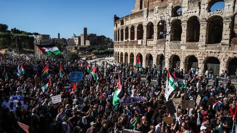 Fuentes: El Diario [Foto: Manifestación en Roma en solidaridad con Palestina el 4 de octubre de 2025 (EFE/EPA/EMANUELE VALERI)]