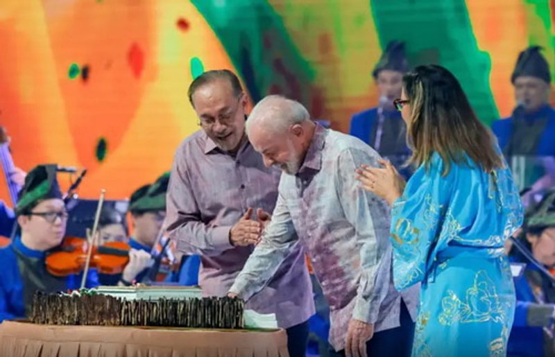 Fuentes: Rebelión [Imagen: Lula da Silva durante la cena de gala en la 47º Cumbre de la ASEAN que tuvo lugar en Kuala Lumpur el 27 de octubre de 2025. Créditos: Ricardo Stuckert/Agência Brasil]