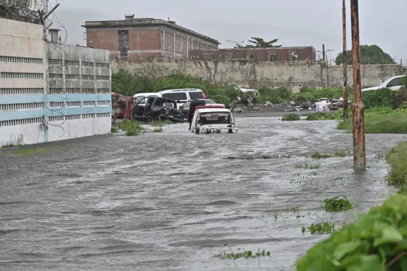 Primer ministro de Jamaica declara el país como "zona catastrófica" tras el paso del huracán Melissa. Foto La Hora: EFE.