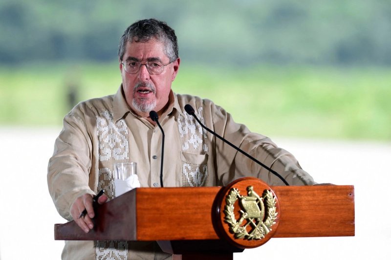 La fiscalía de Guatemala pidió retirar la inmunidad del presidente, Bernardo Arévalo, para investigarlo por supuesto incumplimiento de deberes por la fuga de prisión de 20 cabecillas de la pandilla Barrio 18. Foto Afp