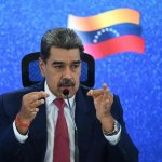 Nicolás Maduro, presidente de Venezuela, señaló que no los intimida la presencia de cazas estadunidenses en costas de su país. Foto Afp