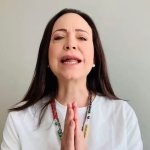 Fuentes: Rebelión - Imagen: María Corina Machado, política venezolana involucrada en maniobras golpistas, reconocida con el Premio Nobel de la Paz 2025.