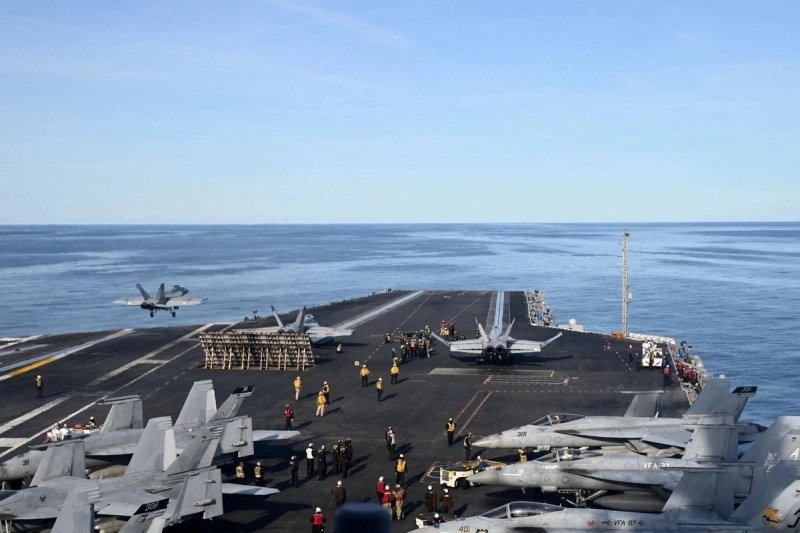 Los funcionarios estadunidenses no especificaron la ubicación del portaaviones, solo que se había trasladado al área de responsabilidad del Comando Sur de EU para América Latina, una amplia área que incluye grandes secciones del océano. En imagen de archivo, portaaviones Gerald Ford. Foto Afp
