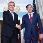 Fuentes: CLAE - Rebelión / Imagen: El canciller argentino, Pablo Quirno, firmó el acuerdo con el secretario de Estado norteamericano, Marco Rubio. Foto: ANDREW CABALLERO-REYNOLDS / AFP)