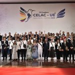 Jefes de Estado y representantes posan para la foto de familia antes de la Cumbre CELAC-UE en Santa Marta, Colombia, el 9 de noviembre de 2025. Foto: Afp