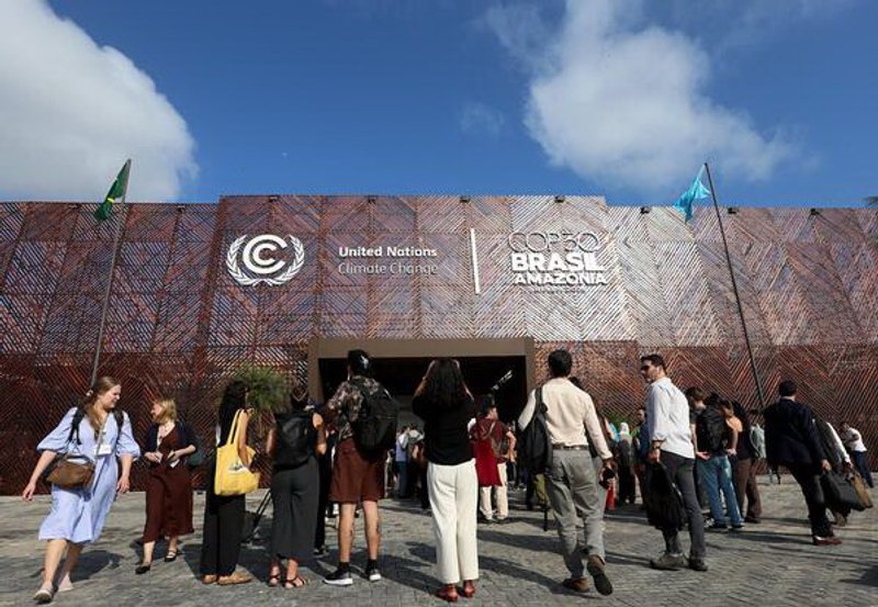 Fuentes: El salto [Imagen: participantes llegan a la COP30. Foto de Aline Massuca/COP30]