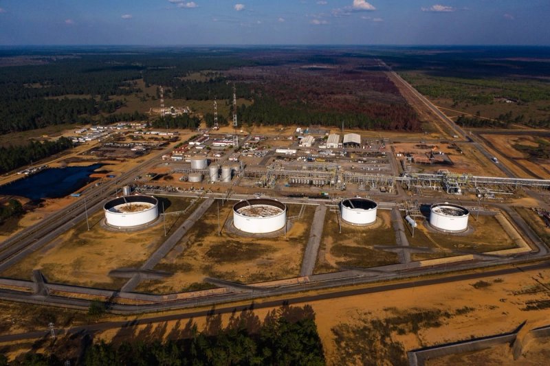 El Gobierno venezolano ha subrayado que se mantendrá "firme" en la defensa de sus recursos y "no sucumbirá ante ningún tipo de amenazas". "Espero contar con los esfuerzos para contribuir a detener esta agresión y amenaza de los equilibrios del mercado energético internacional, para los países productores y consumidores", ha apelado. Foto @PDVSA