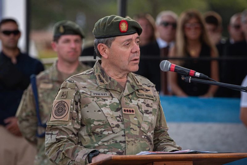 Carlos Presti es el nuevo ministro de Defensa de Argentina. Por primera vez desde el regreso de la democracia en 1983, un militar fue designado en el cargo. Foto EjercitoArgentinoPaginaOficial