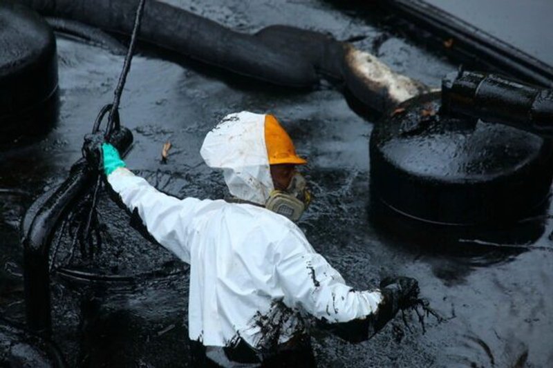 Fuentes: Rebelión [Imagen: derrame petrolero en Esmeraldas, Ecuador]