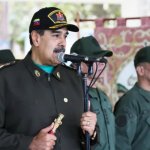 Maduro afirmó que en 2025 triunfó lo que llamó "la lealtad suprema" de la Fuerza Armada Nacional Bolivariana (FANB), tras varios meses de tensiones por el despliegue militar que EE.UU. mantiene desde agosto en el Caribe y que el líder chavista denuncia como una "amenaza". EFE/ Wendys Olivo/ Prensa Miraflores /SOLO USO EDITORIAL/ NO VENTAS/ SOLO DISPONIBLE PARA ILUSTRAR LA NOTICIA QUE ACOMPAÑA (CRÉDITO OBLIGATORIO)