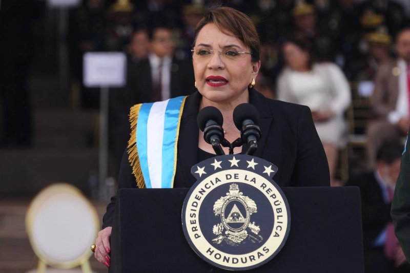 La propia presidenta, Xiomara Castro, condenó este martes la injerencia del inquilino de la Casa Blanca en los últimos comicios presidenciales celebrados en el país latinoamericano. Foto: Ap