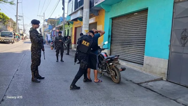 El Ejército realiza patrullajes combinados en diversos puntos de la ciudad. Foto Ejército de Guatemala