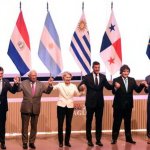 Fuentes: El diario [Imagen: Líderes europeos y de América Latina, durante la firma del acuerdo UE-Mercosur EFE/ Juan Pablo Pino]