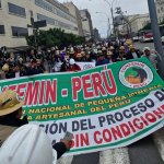 Mineros de la Confederación Federal de Minería (Cofemin) marchan por las calles de Lima en el marco de un conflicto con las autoridades. Foto: cortesía Confemin Perú