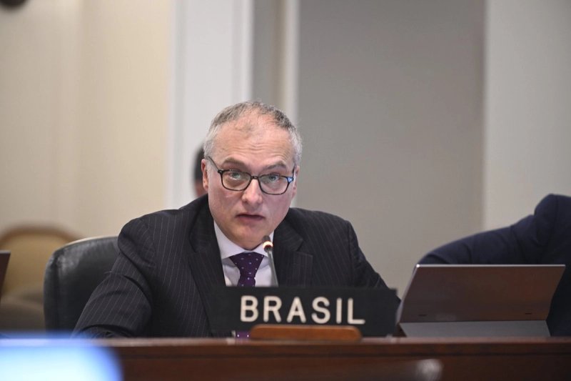 En una sesión del Consejo Permanente de la Organización de Estados Americanos (OEA), el representante permanente de Brasil, embajador Benoni Belli, señaló que la soberanía nacional y el respeto a las instituciones multilaterales son pilares fundamentales para garantizar la autodeterminación de los pueblos y mantener relaciones internacionales basadas en la igualdad y la justicia. Foto X @BenoniBelli
