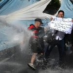 Argentina: reprimen paro general convocado contra reforma laboral del gobierno de Milei Extrema violencia y una ciudad militarizada, marcó el paro general convocado por la Confederación General del Trabajo (CGT), que tuvo un acatamiento de 90 por ciento. Foto Afp